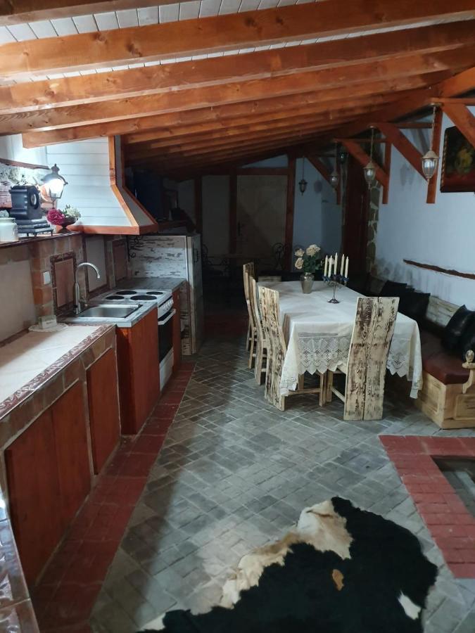 Kashtata S Paraklisa Borovo  エクステリア 写真